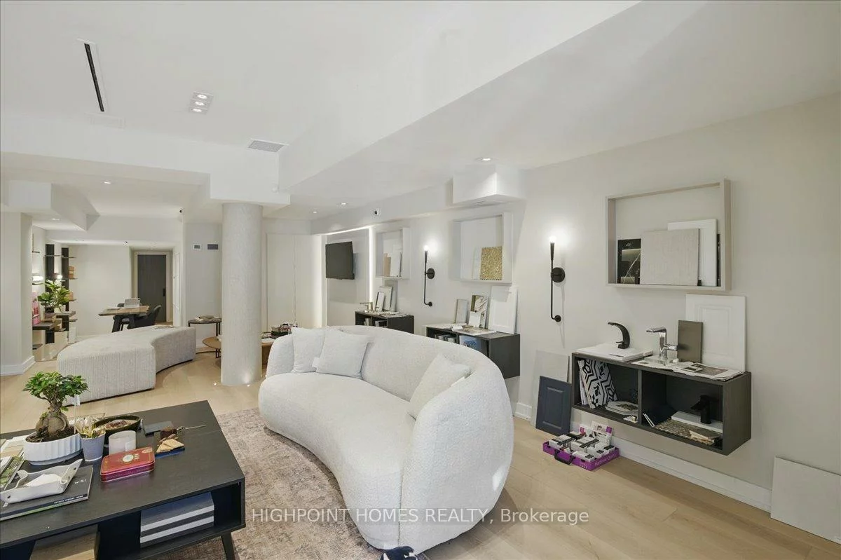 2359, Queen, The Beaches, Toronto