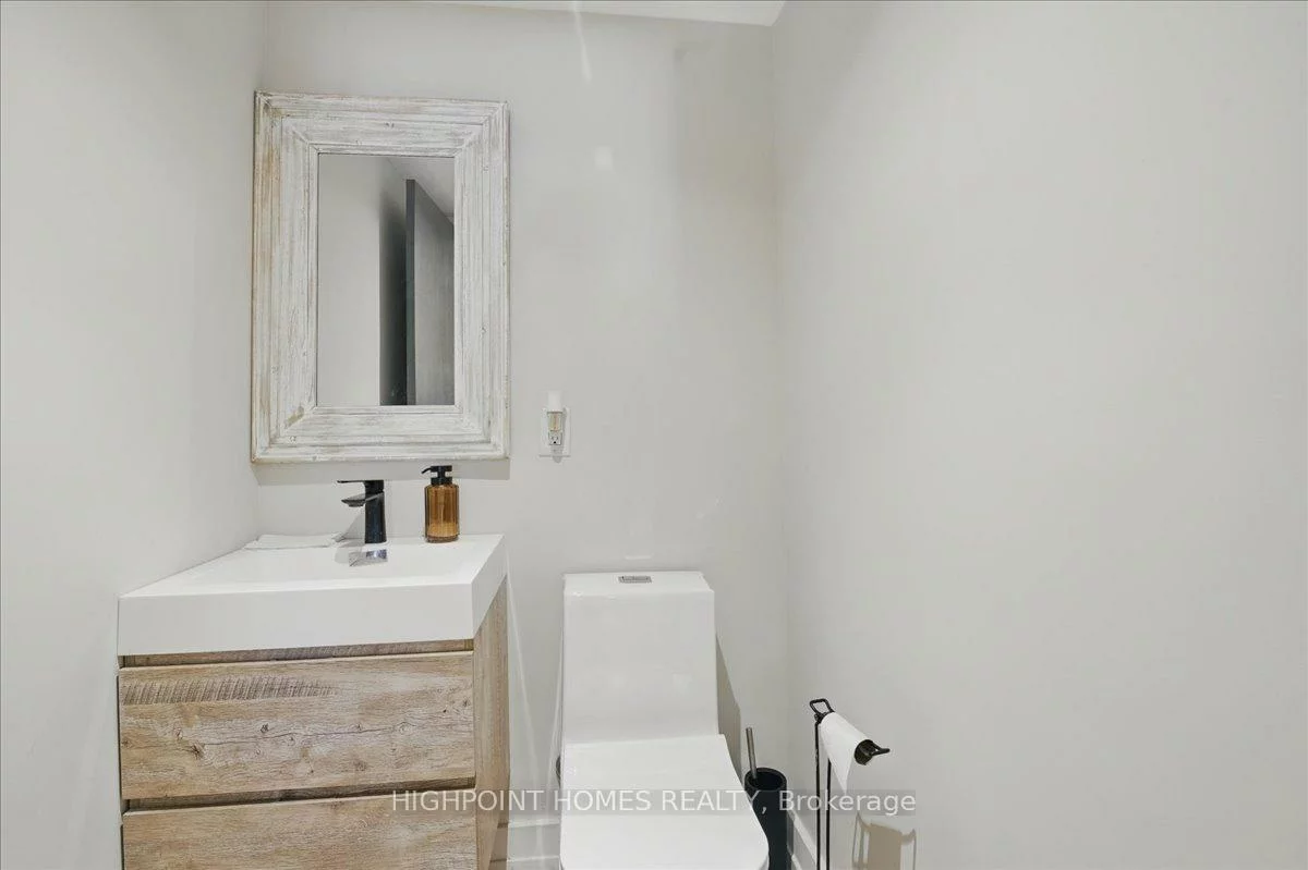 2359, Queen, The Beaches, Toronto