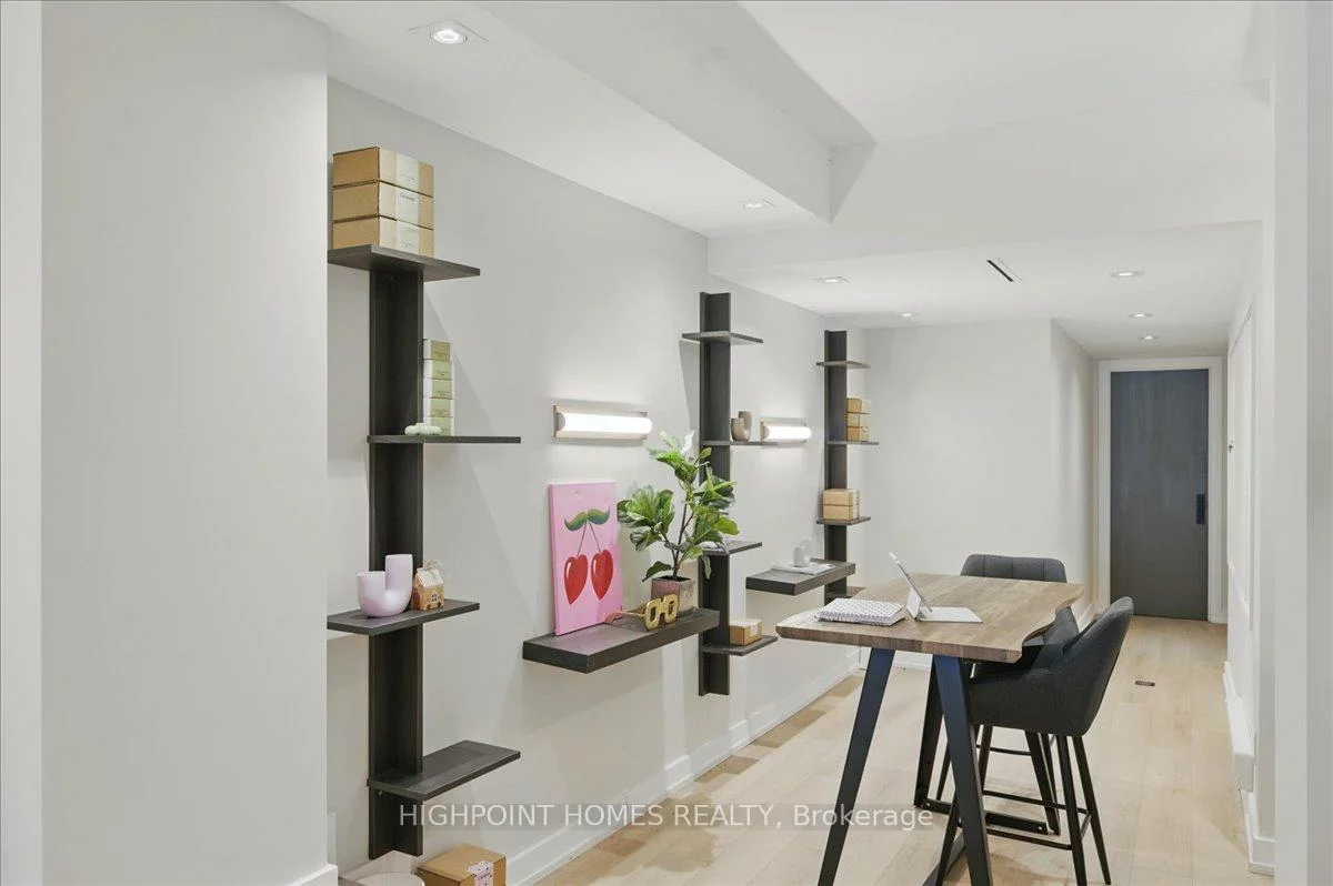 2359, Queen, The Beaches, Toronto