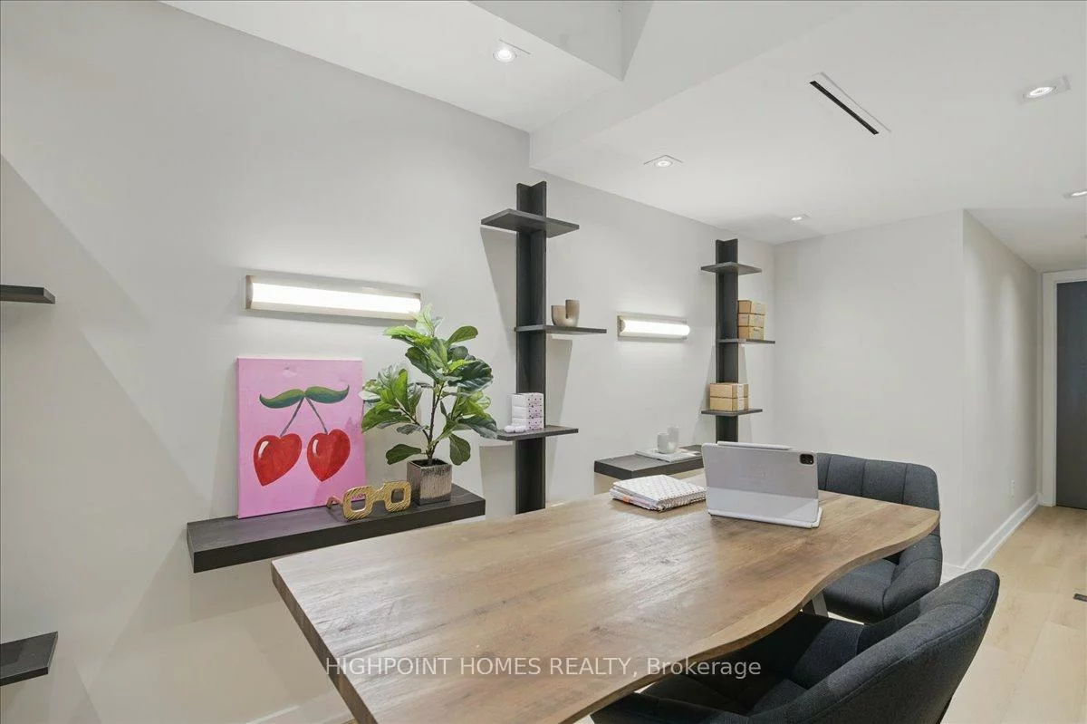 2359, Queen, The Beaches, Toronto