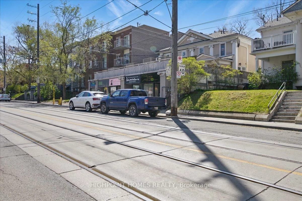 2359, Queen, The Beaches, Toronto