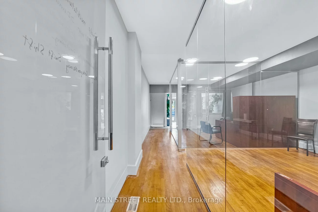 2495, Queen, The Beaches, Toronto