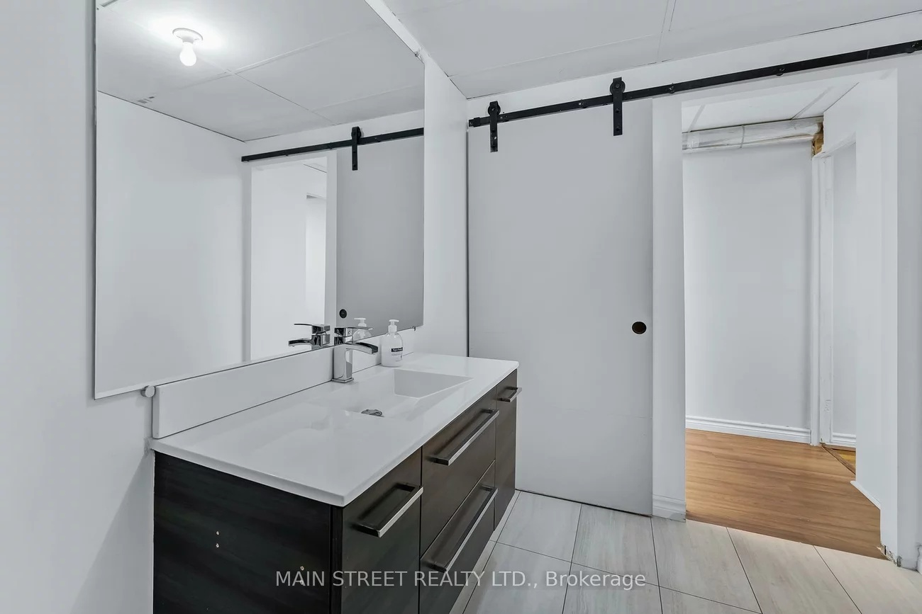 2495, Queen, The Beaches, Toronto