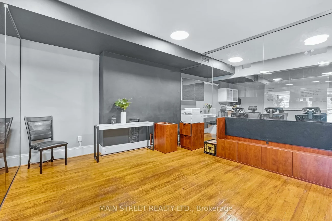 2495, Queen, The Beaches, Toronto
