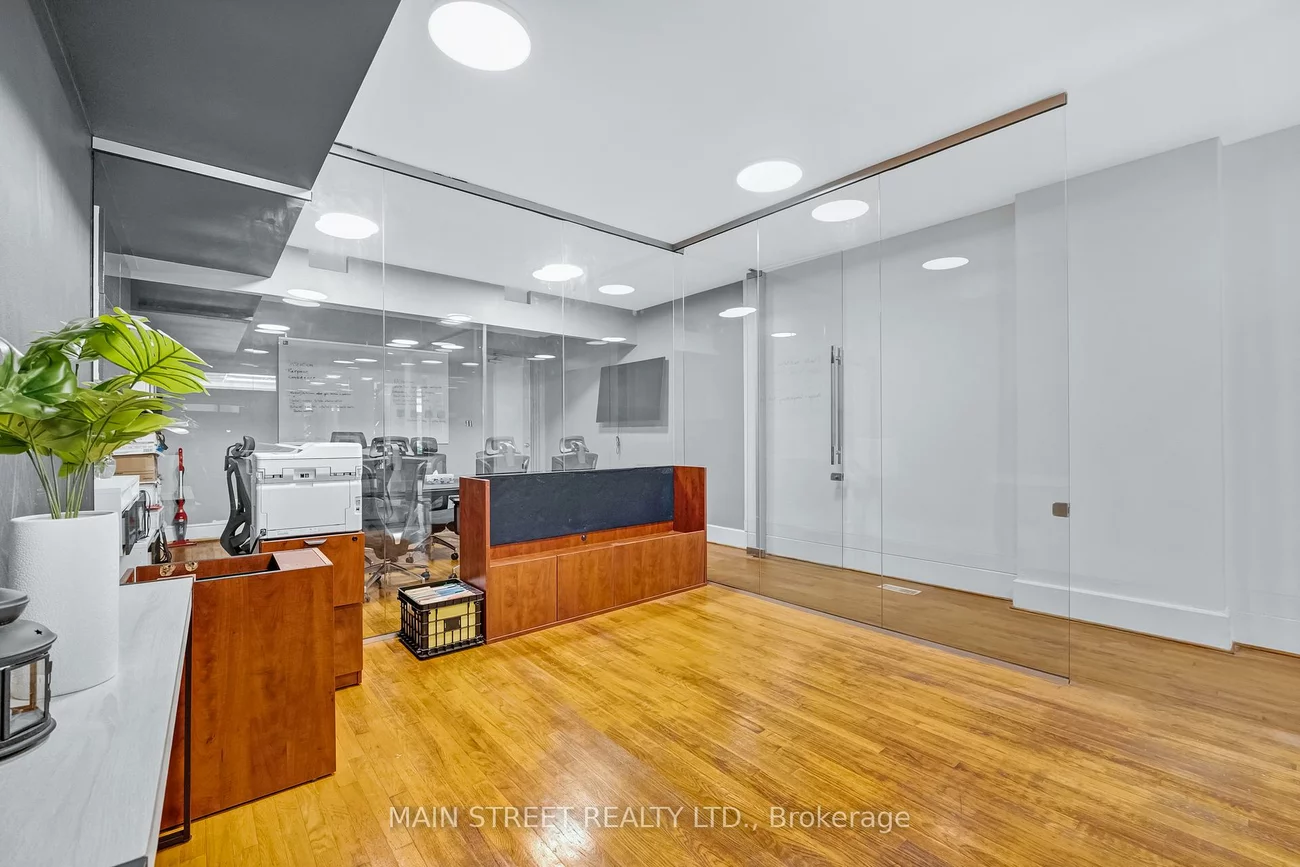 2495, Queen, The Beaches, Toronto