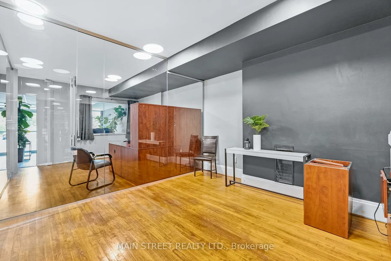 2495, Queen, The Beaches, Toronto