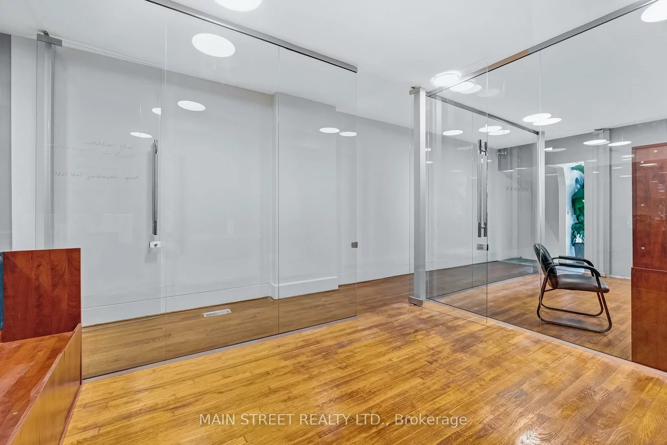 2495, Queen, The Beaches, Toronto