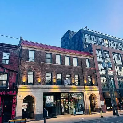 909, Queen, South Riverdale, Toronto