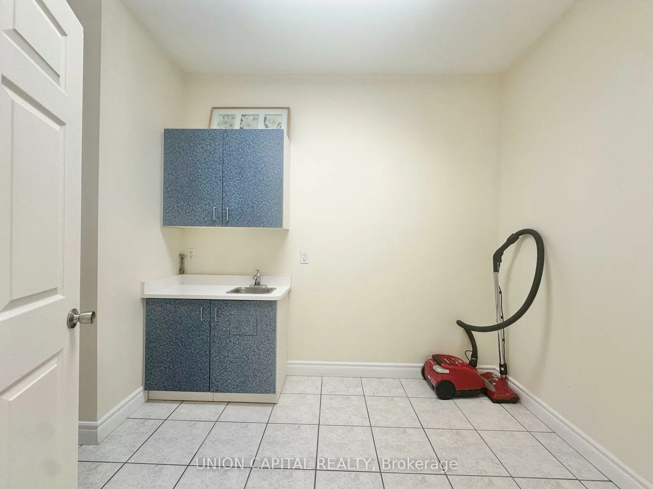 2811, Eglinton, Eglinton East, Toronto