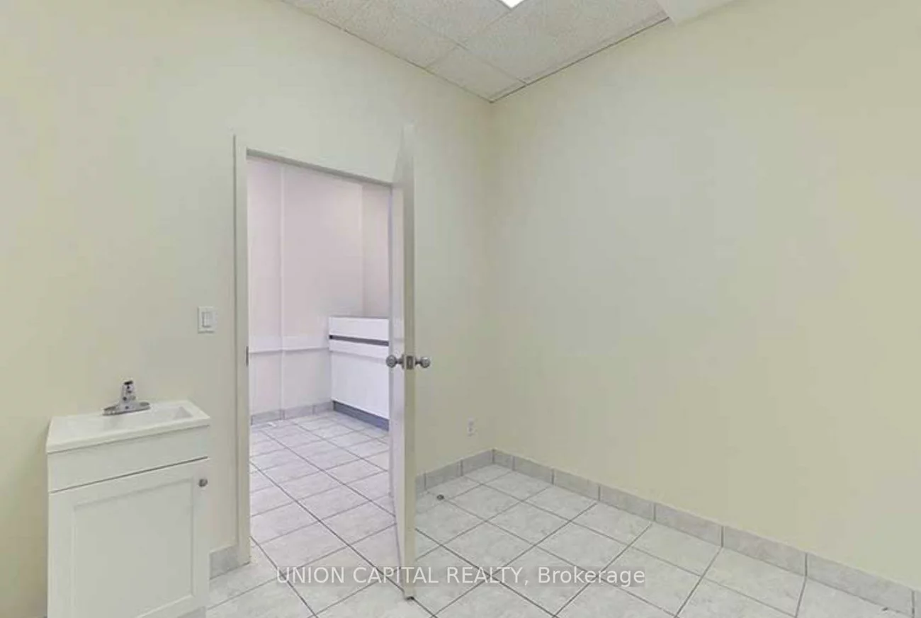 2811, Eglinton, Eglinton East, Toronto