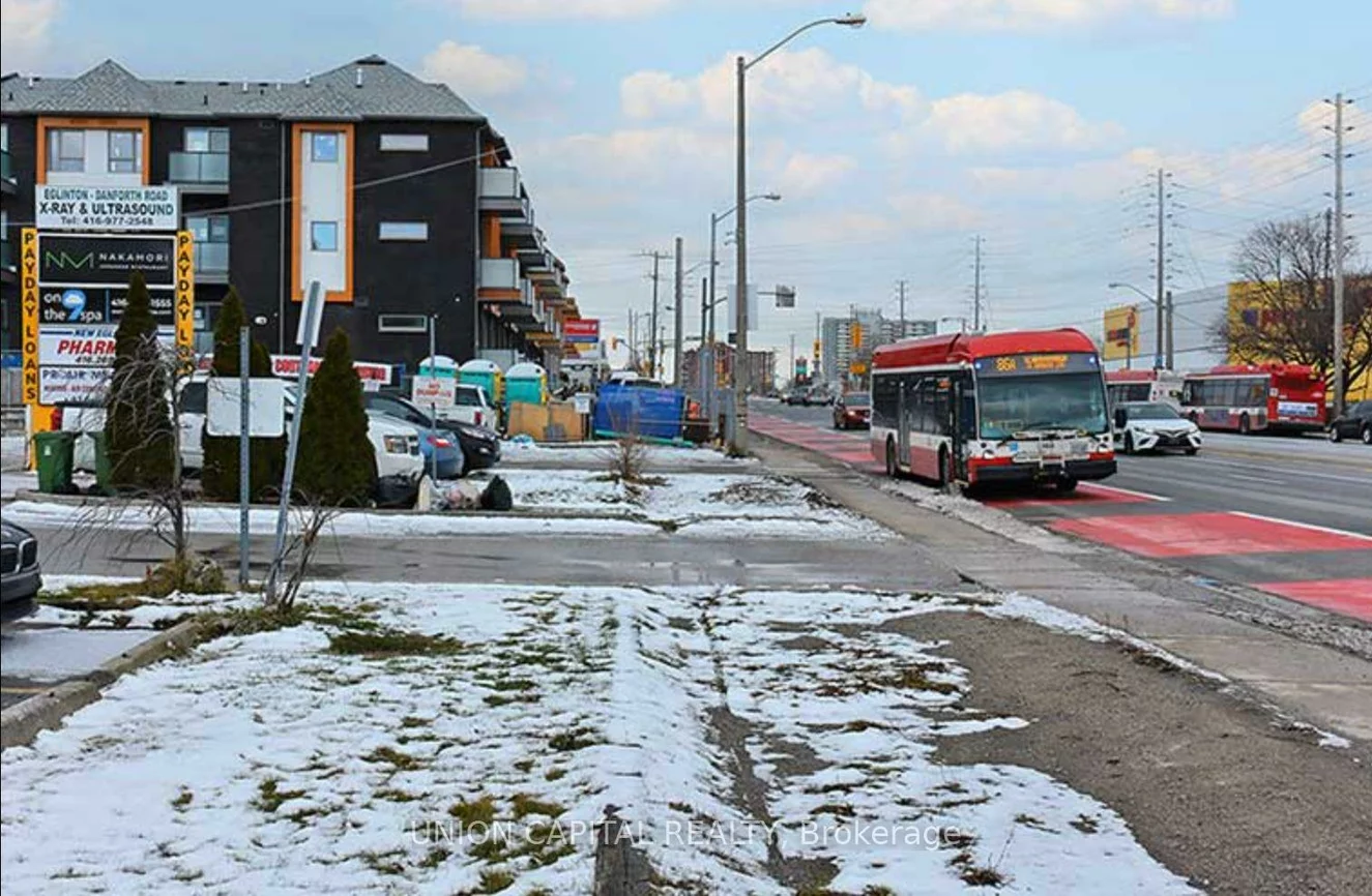 2811, Eglinton, Eglinton East, Toronto