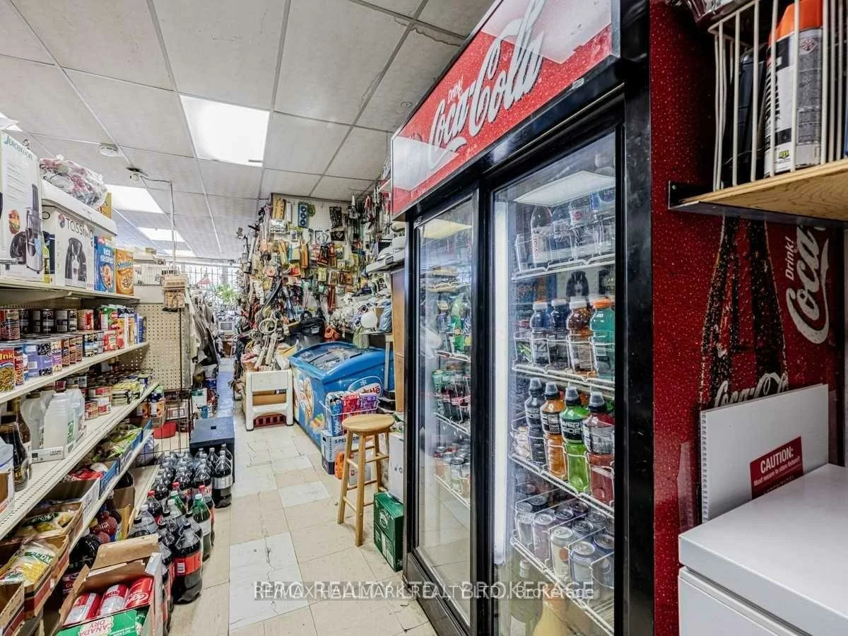 603, Logan, North Riverdale, Toronto