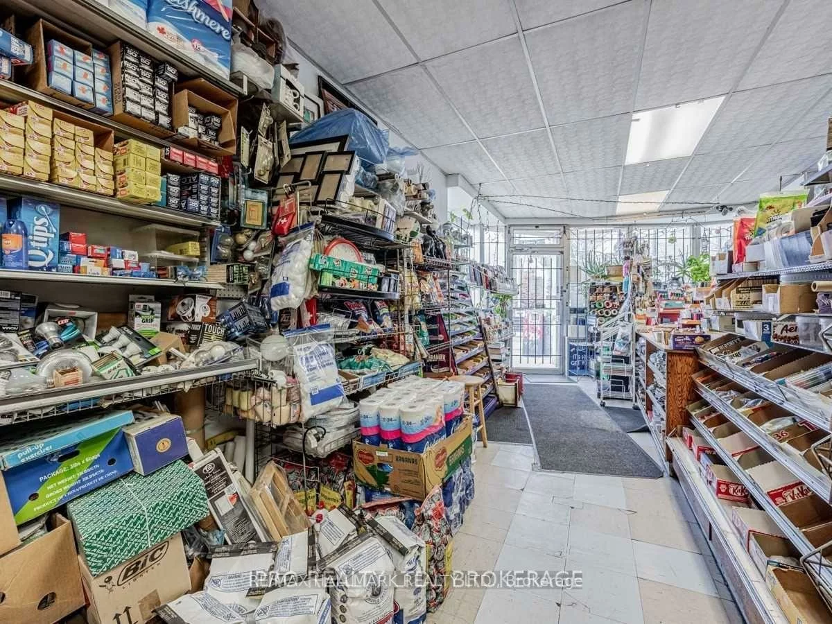 603, Logan, North Riverdale, Toronto