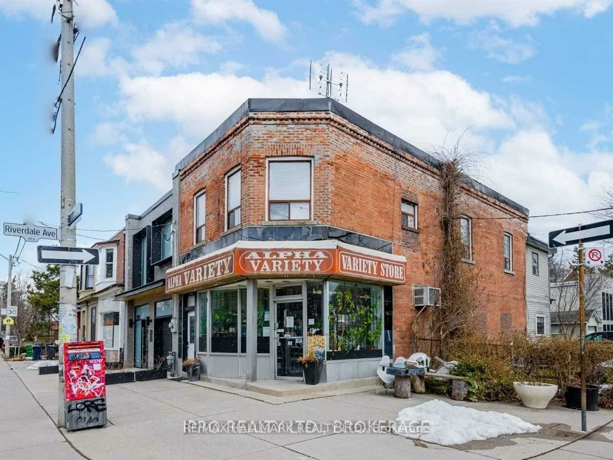 603, Logan, North Riverdale, Toronto