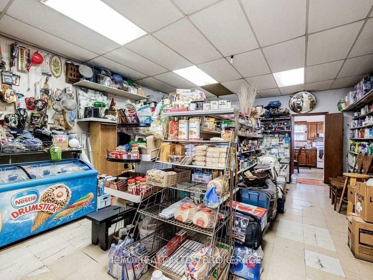 603, Logan, North Riverdale, Toronto