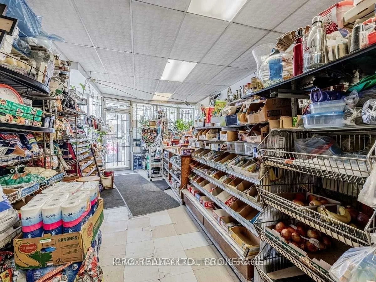 603, Logan, North Riverdale, Toronto