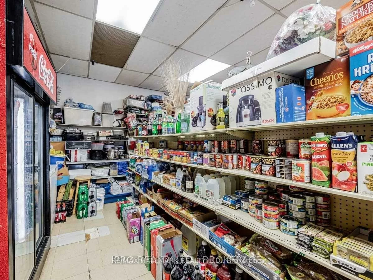 603, Logan, North Riverdale, Toronto