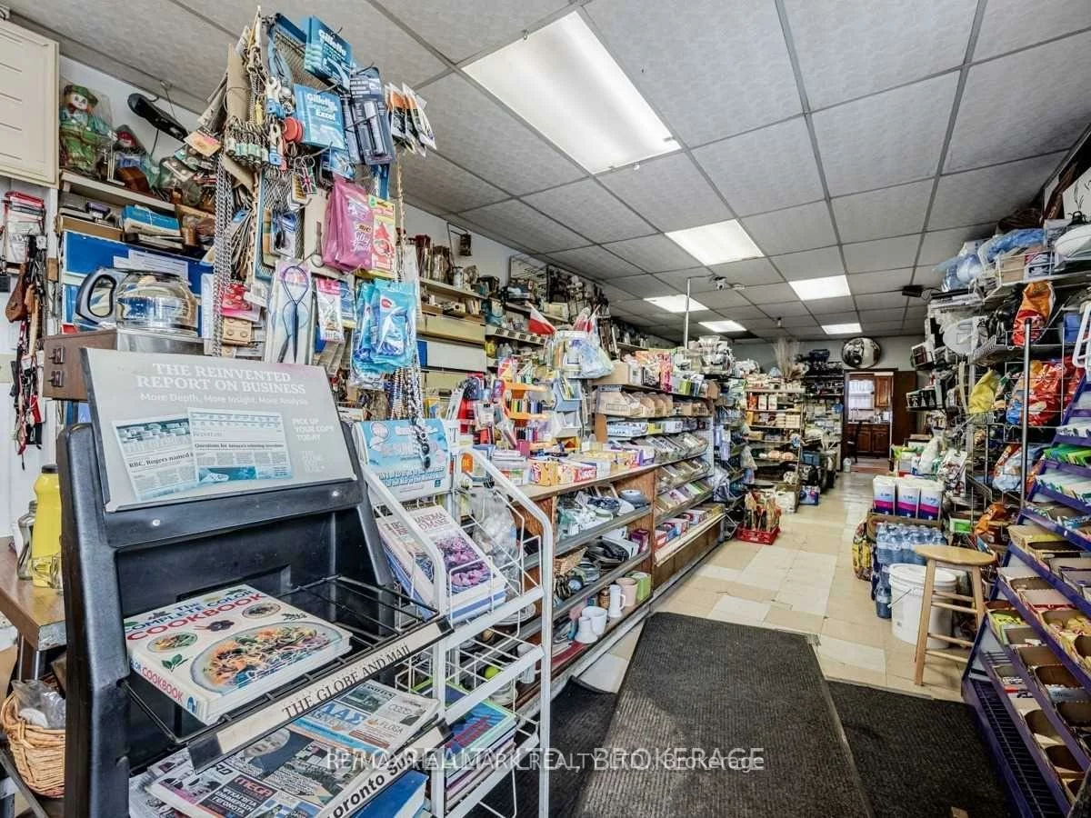 603, Logan, North Riverdale, Toronto