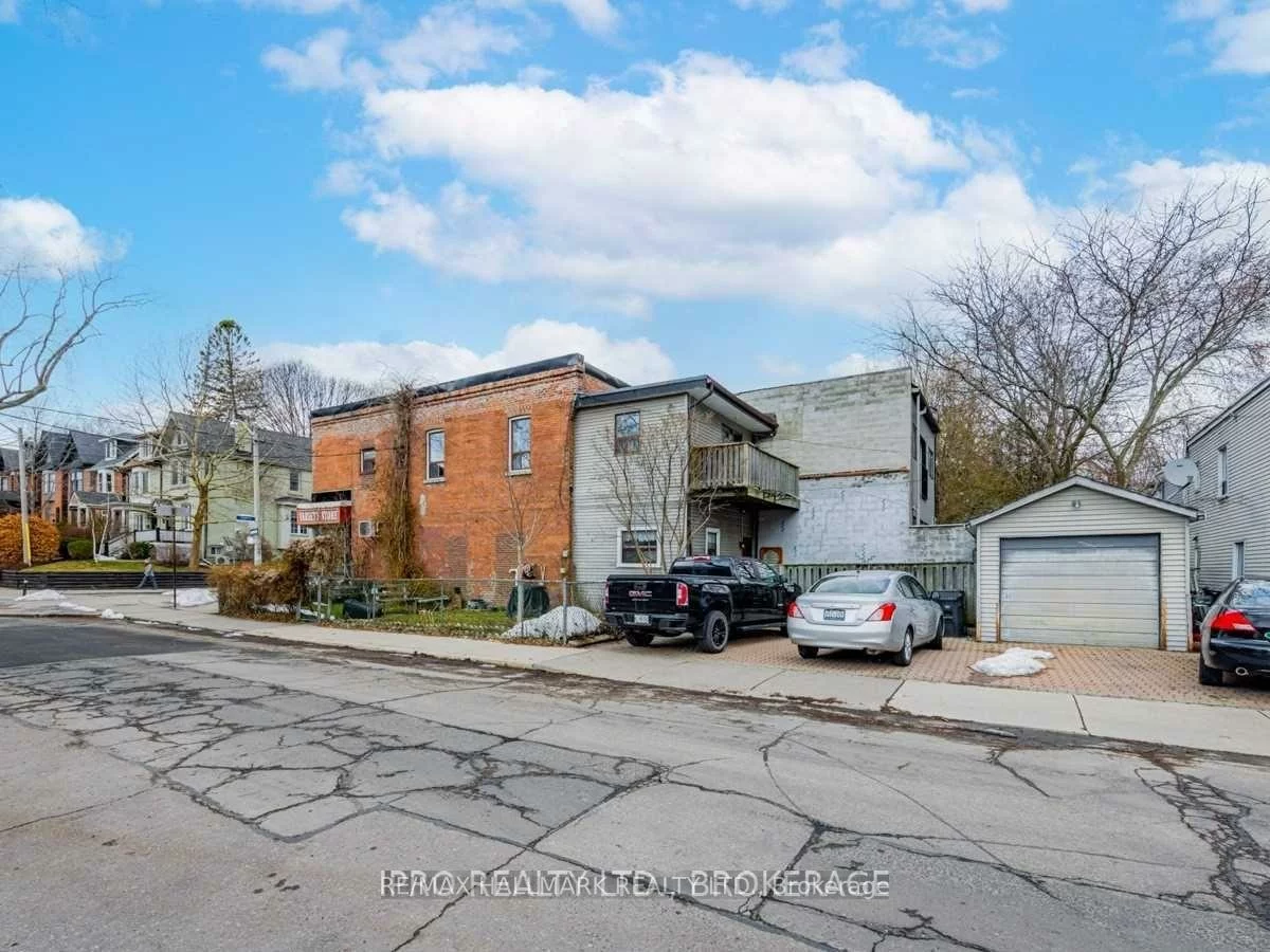 603, Logan, North Riverdale, Toronto