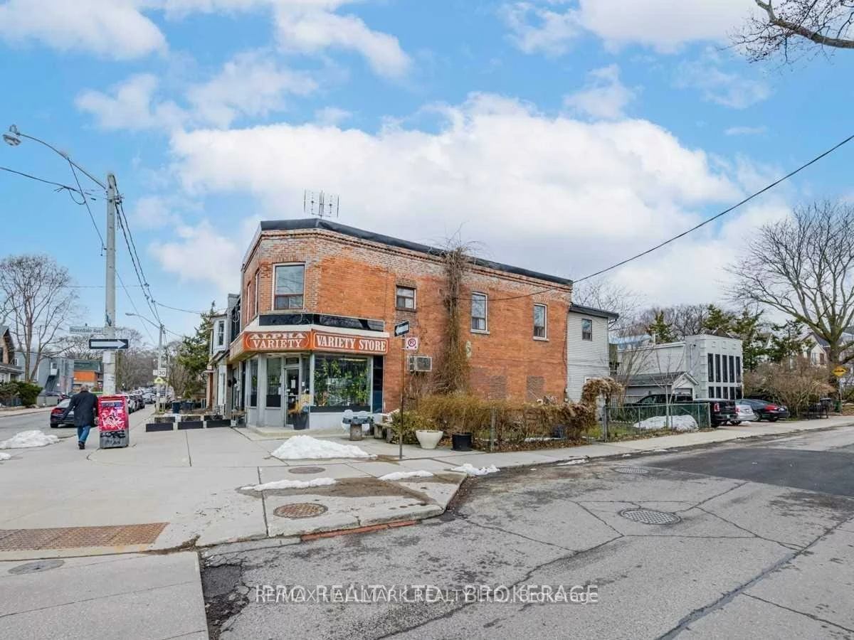 603, Logan, North Riverdale, Toronto