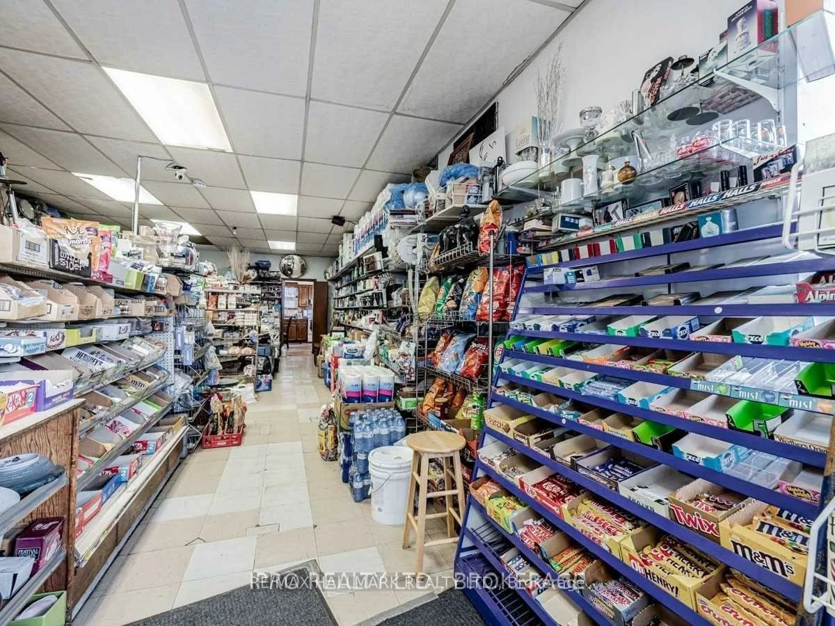 603, Logan, North Riverdale, Toronto