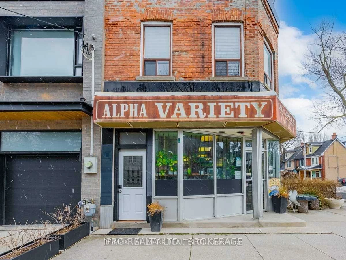 603, Logan, North Riverdale, Toronto