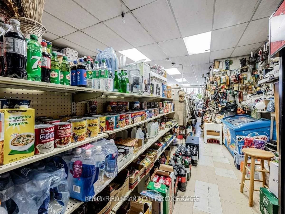 603, Logan, North Riverdale, Toronto