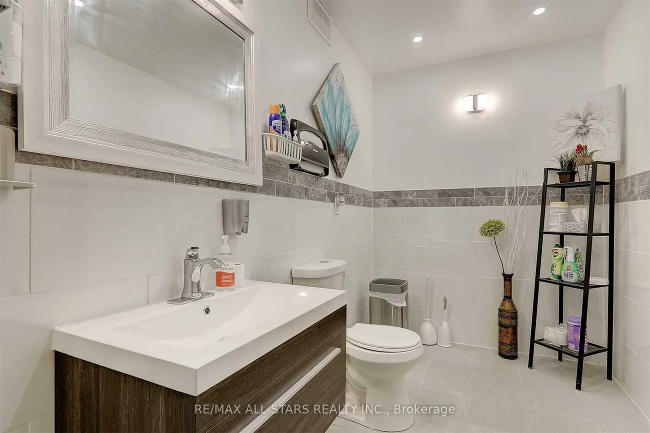 715, Queen, South Riverdale, Toronto