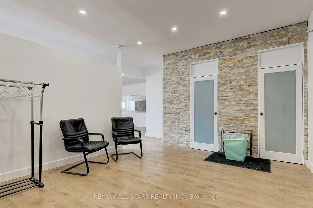 715, Queen, South Riverdale, Toronto