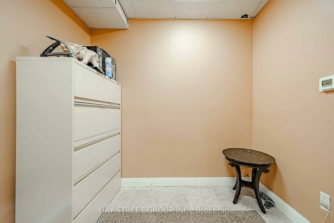 80, Corporate, Woburn, Toronto