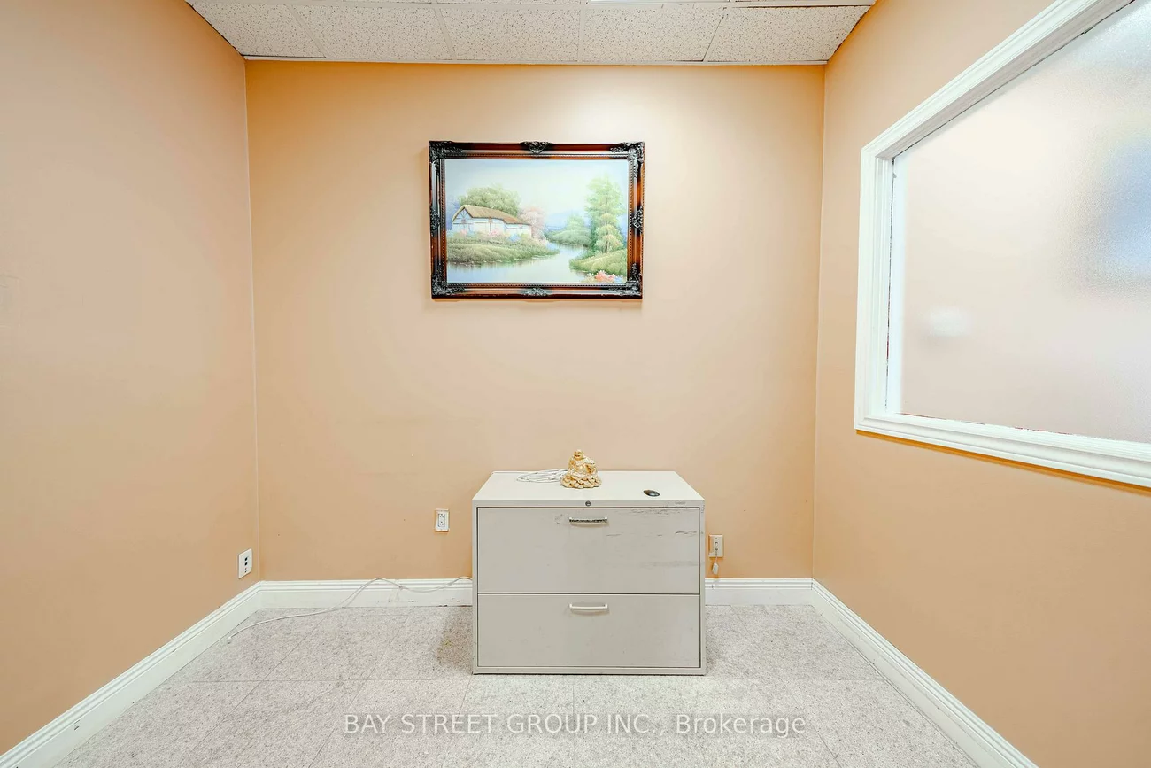 80, Corporate, Woburn, Toronto