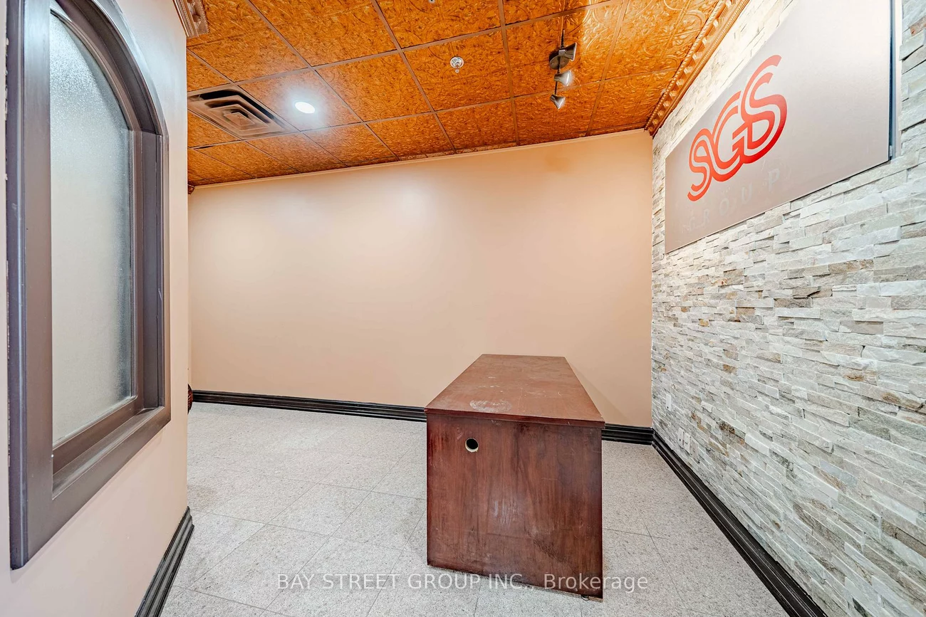 80, Corporate, Woburn, Toronto