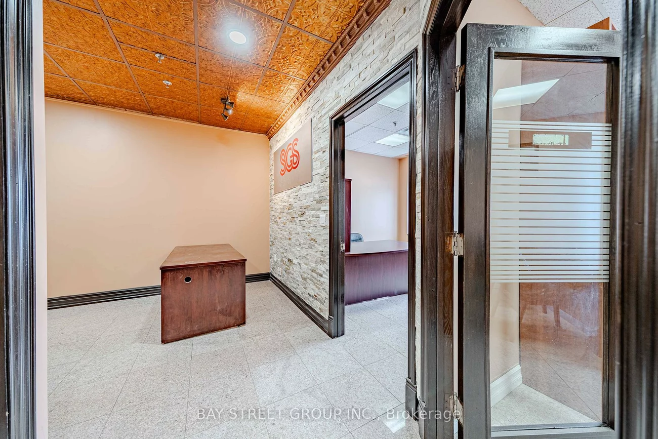 80, Corporate, Woburn, Toronto