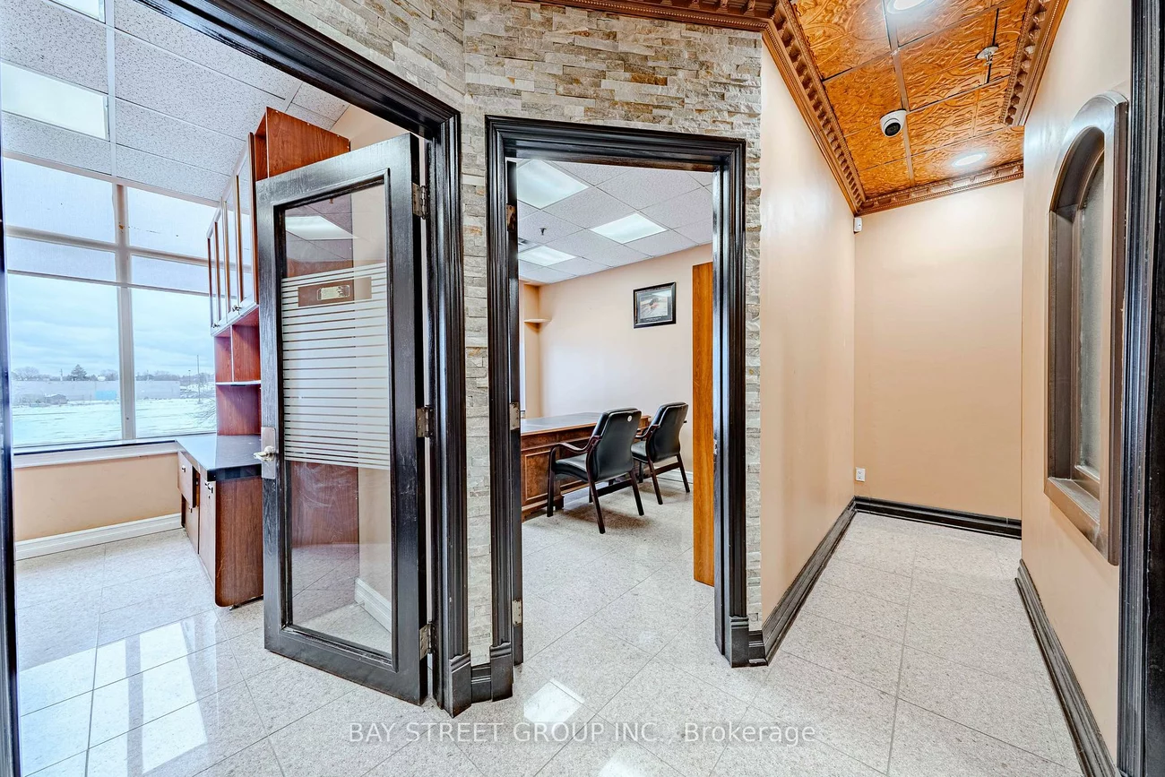 80, Corporate, Woburn, Toronto