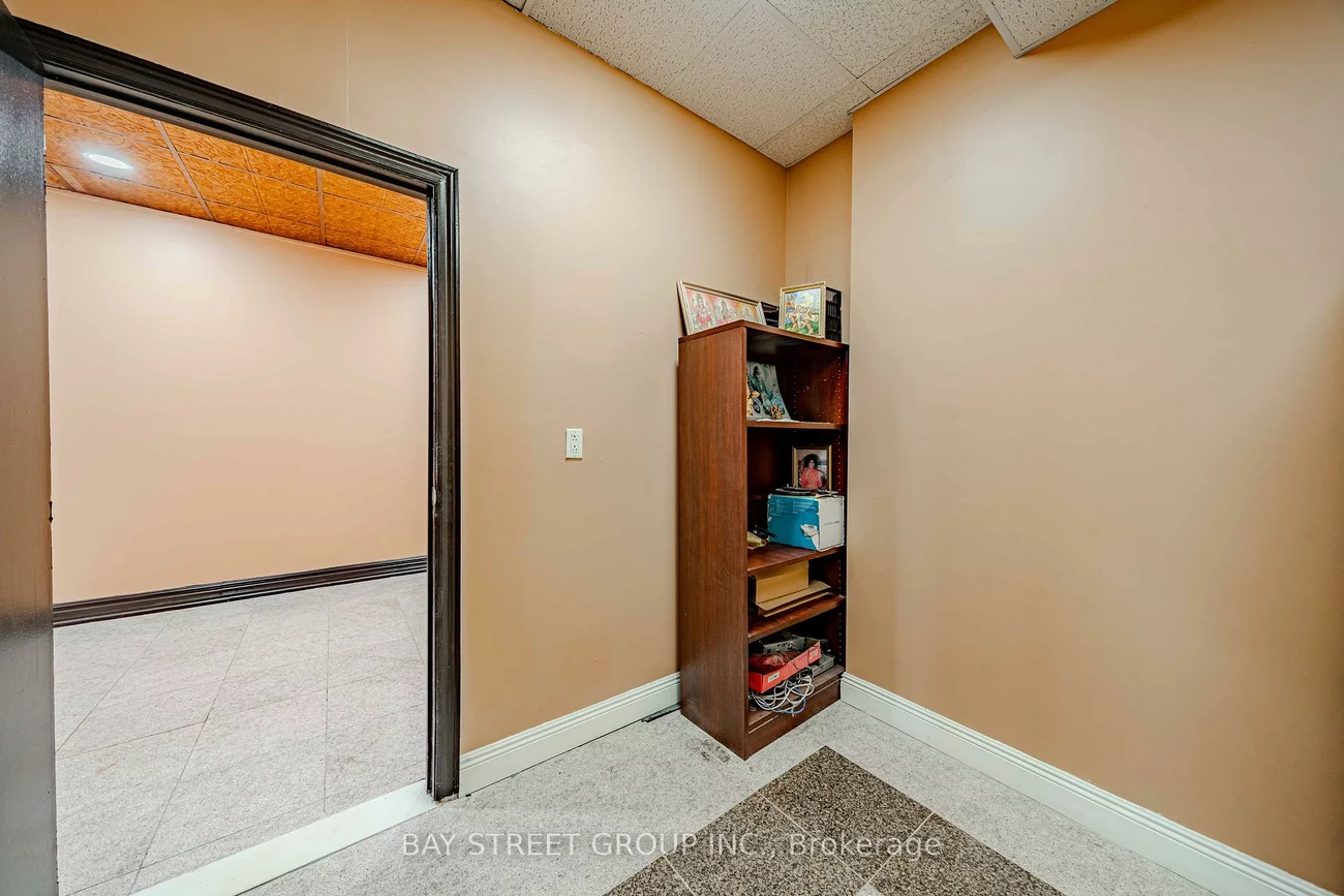 80, Corporate, Woburn, Toronto