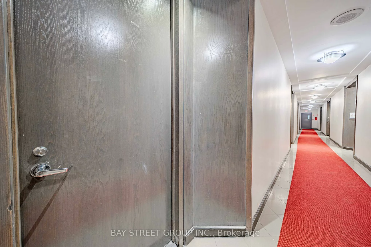 80, Corporate, Woburn, Toronto