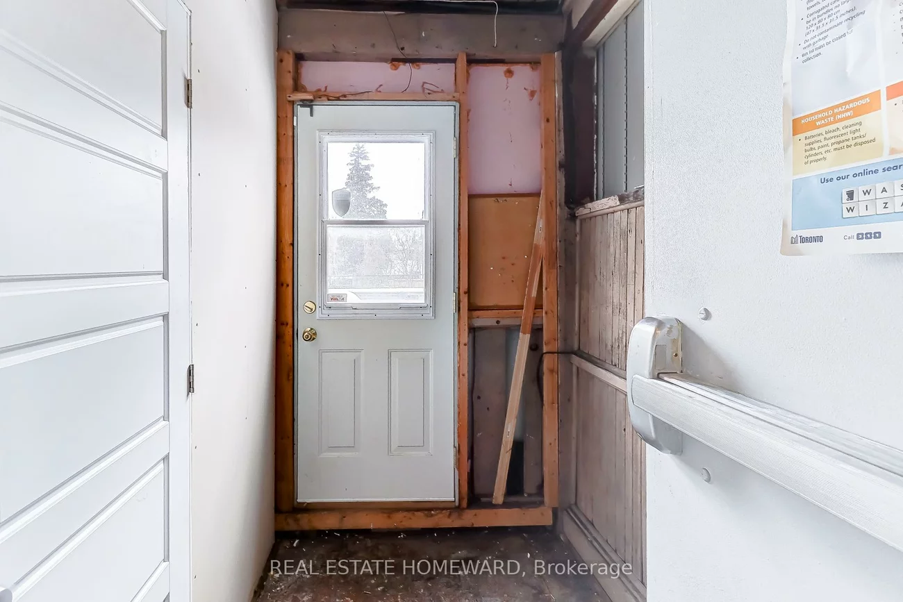 921, Kingston, The Beaches, Toronto