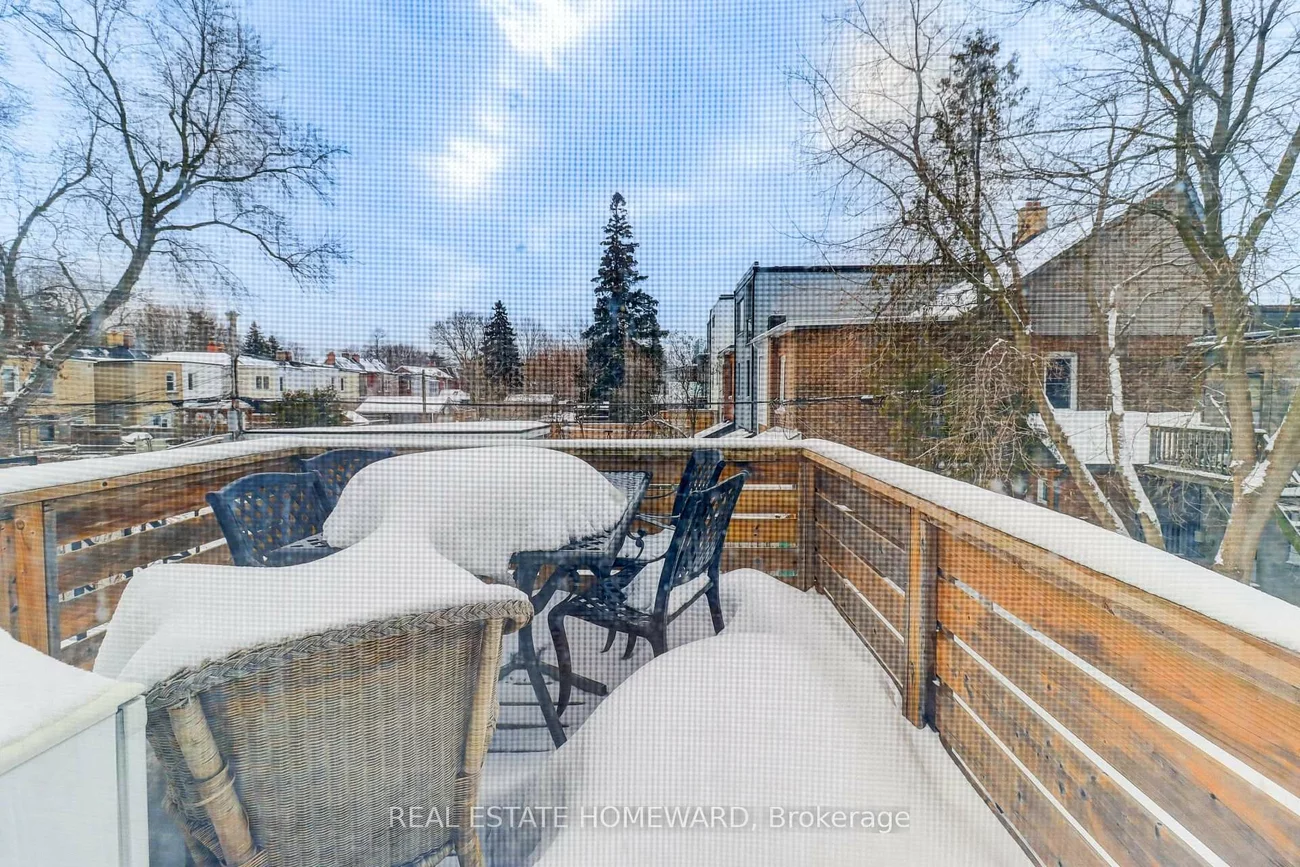 921, Kingston, The Beaches, Toronto