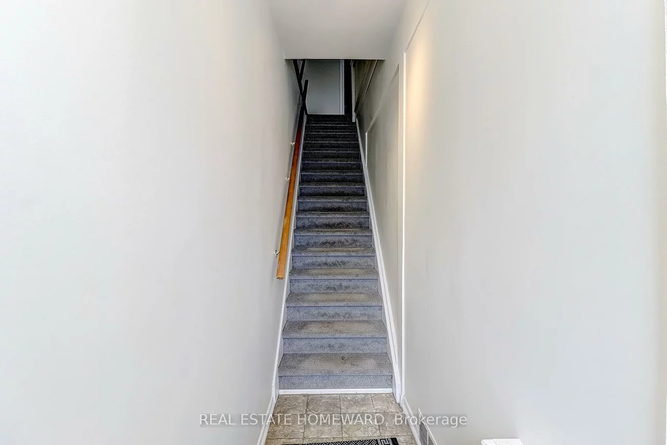 921, Kingston, The Beaches, Toronto