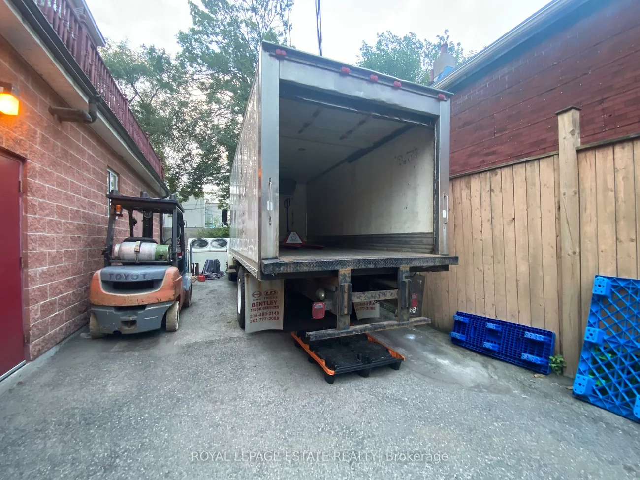 1449, Gerrard, Greenwood-Coxwell, Toronto