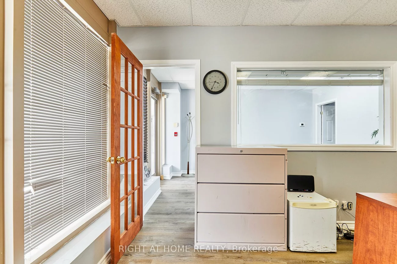 108, Corporate, Woburn, Toronto