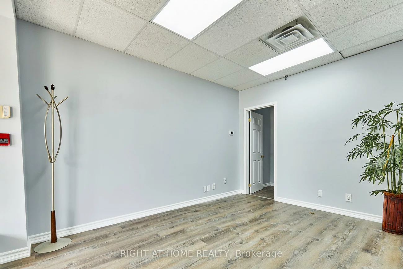 108, Corporate, Woburn, Toronto