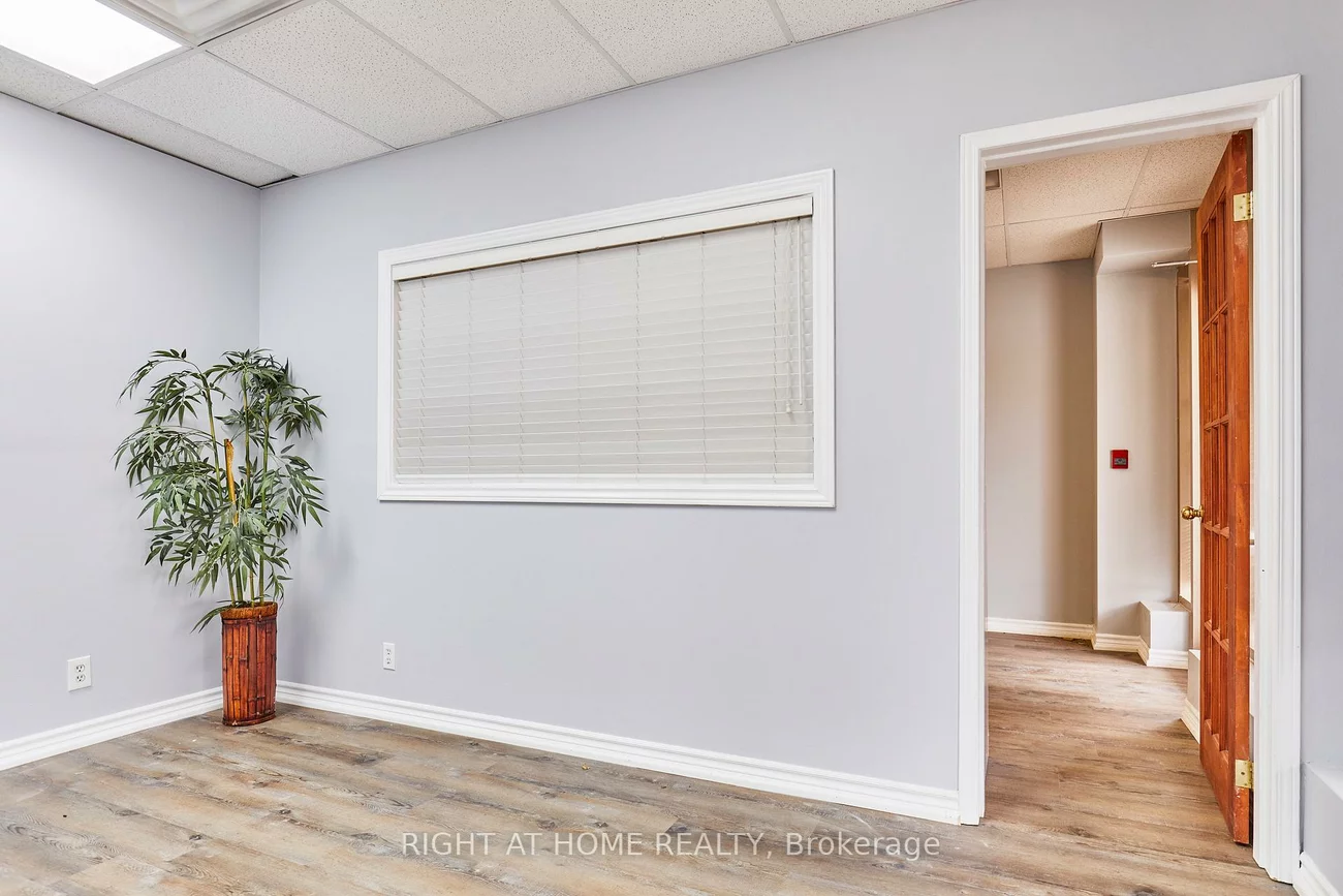 108, Corporate, Woburn, Toronto
