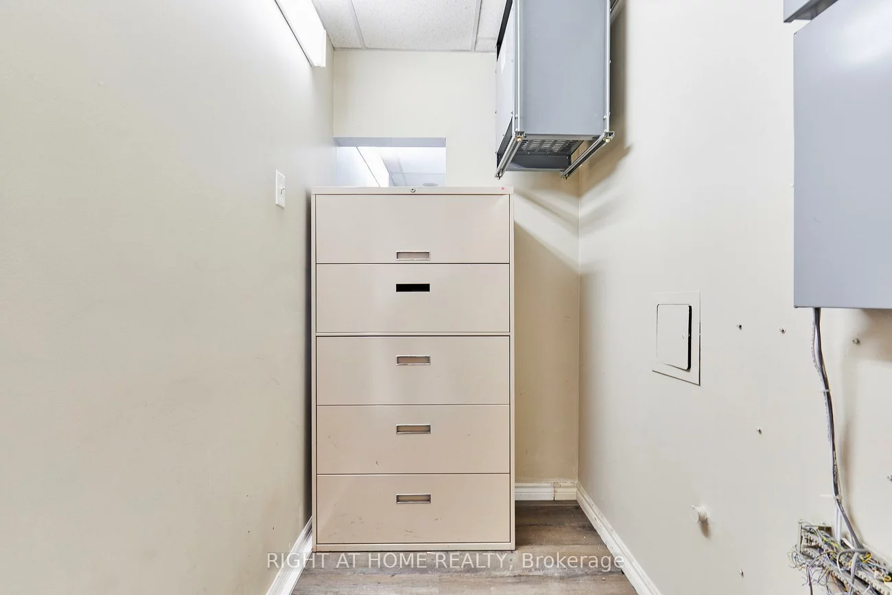 108, Corporate, Woburn, Toronto