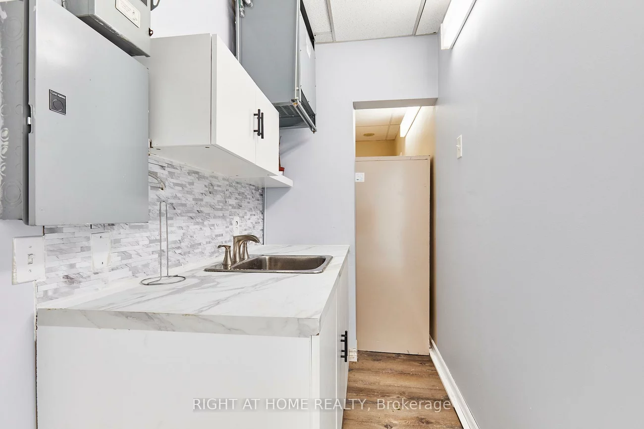 108, Corporate, Woburn, Toronto