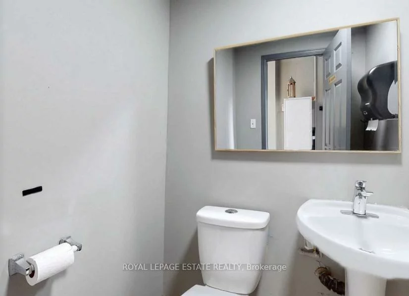 64, Kingston, Woodbine Corridor, Toronto