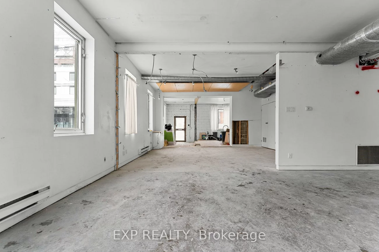 1558, Queen, Greenwood-Coxwell, Toronto