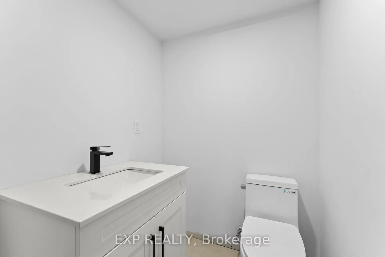 1558, Queen, Greenwood-Coxwell, Toronto