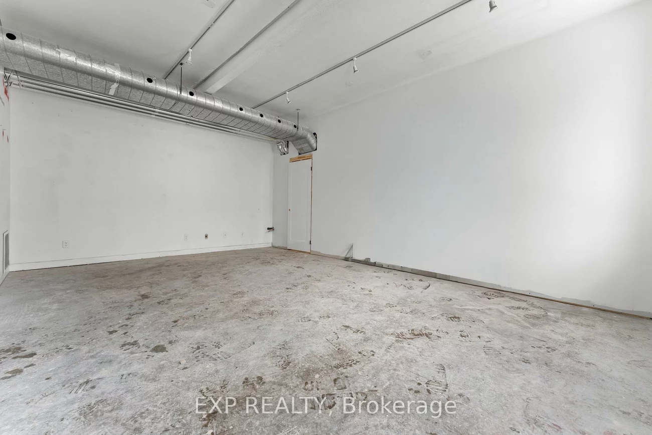 1558, Queen, Greenwood-Coxwell, Toronto