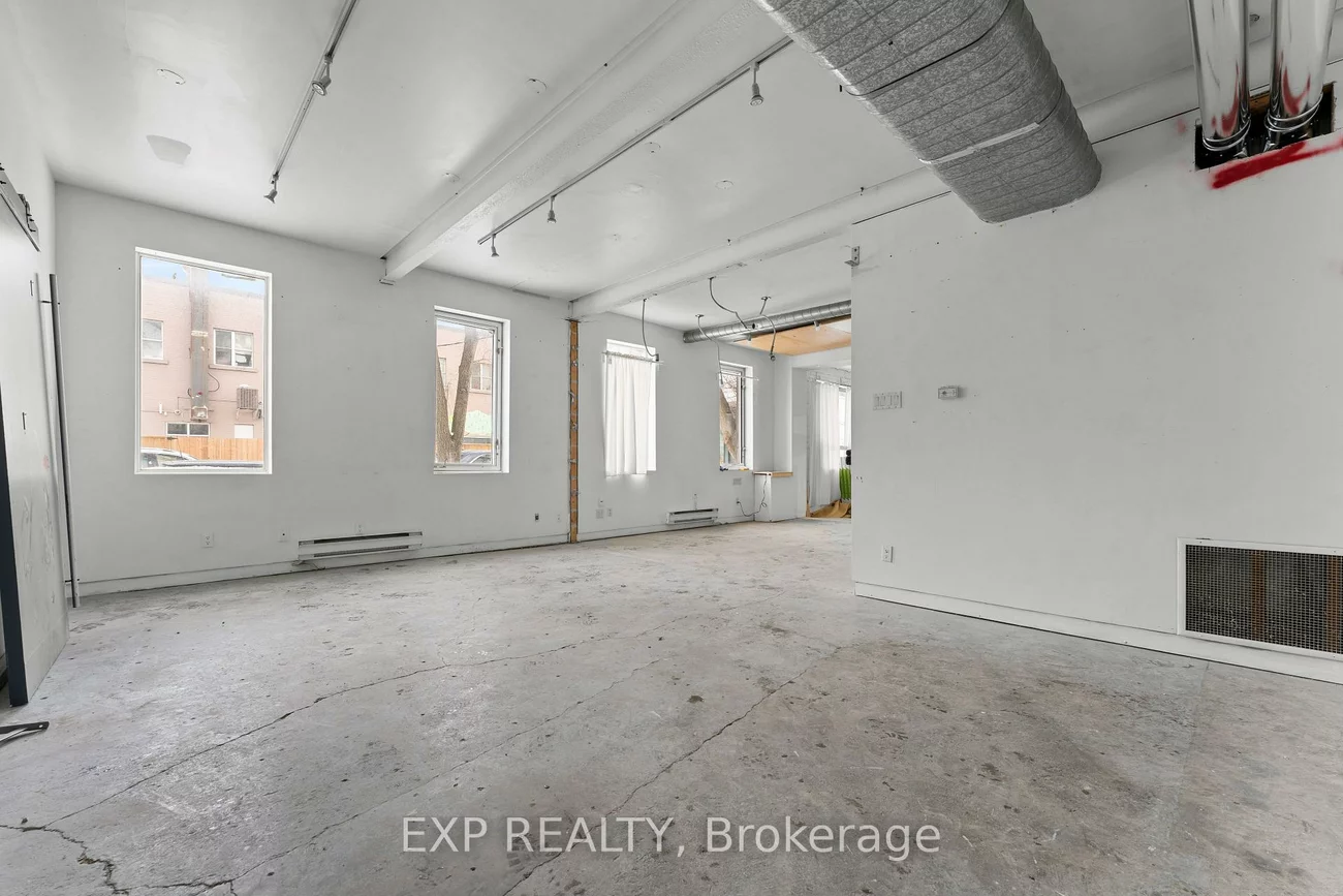 1558, Queen, Greenwood-Coxwell, Toronto